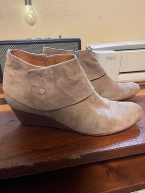 Coclico Women's Taupe Suede Wedge Ankle Boot size 40